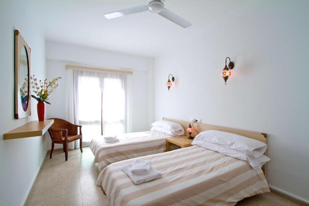 بورت دي بوينسا Hostal Paris الغرفة الصورة